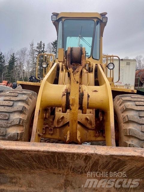 CAT 950 B Gumikerekes homlokrakodók