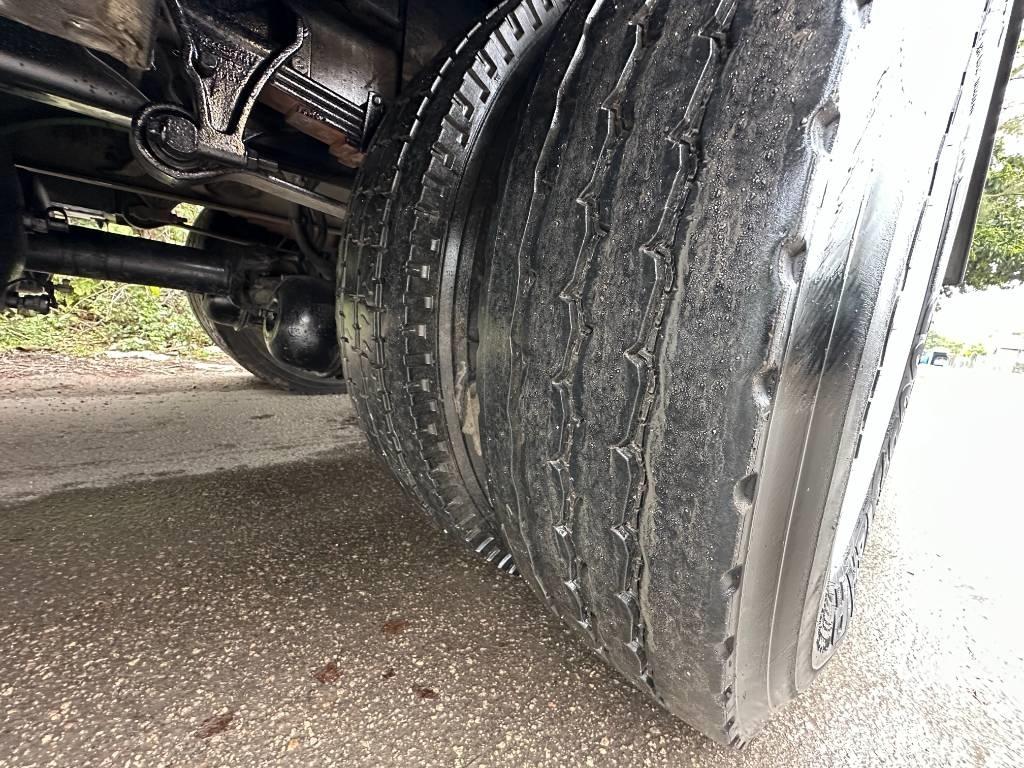 International 4300 Teherautóra szerelt emelők és állványok
