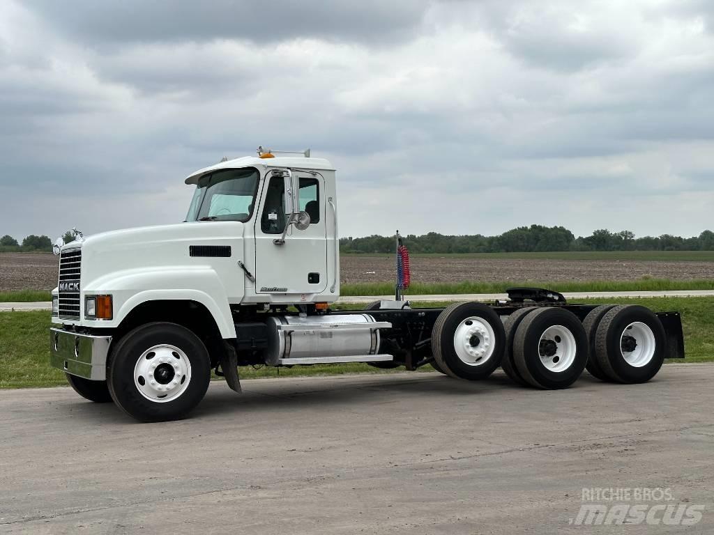 Mack CHN 613 Nyergesvontatók