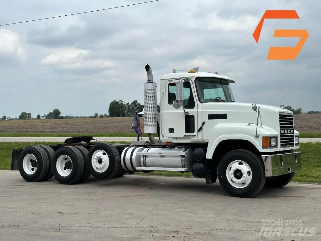 Mack CHN 613 Nyergesvontatók