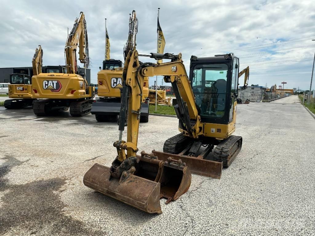 CAT 302.7 Mini kotrók < 7t