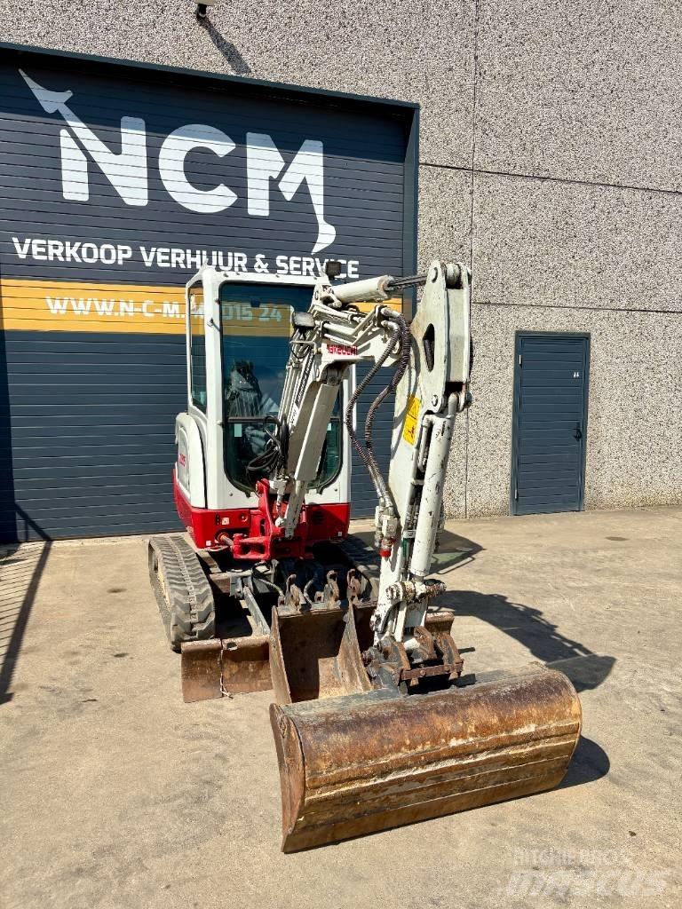 Takeuchi TB 225 Mini kotrók < 7t