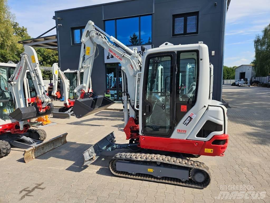 Takeuchi TB225 V0 Mini kotrók < 7t