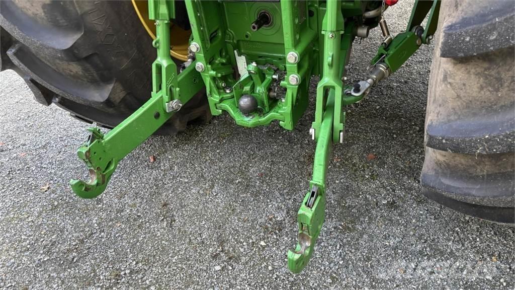 John Deere 6R215 Traktorok
