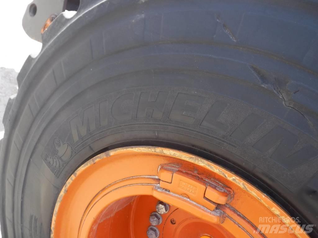 Hitachi ZW 310-6 Gumikerekes homlokrakodók