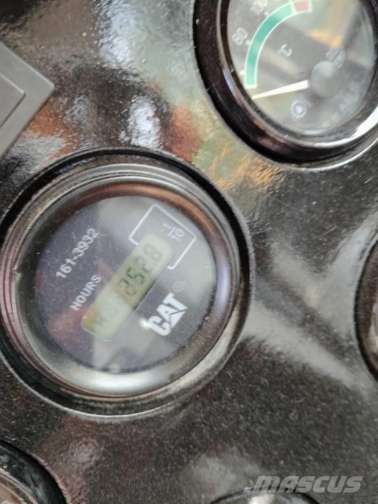 CAT 966 H Gumikerekes homlokrakodók