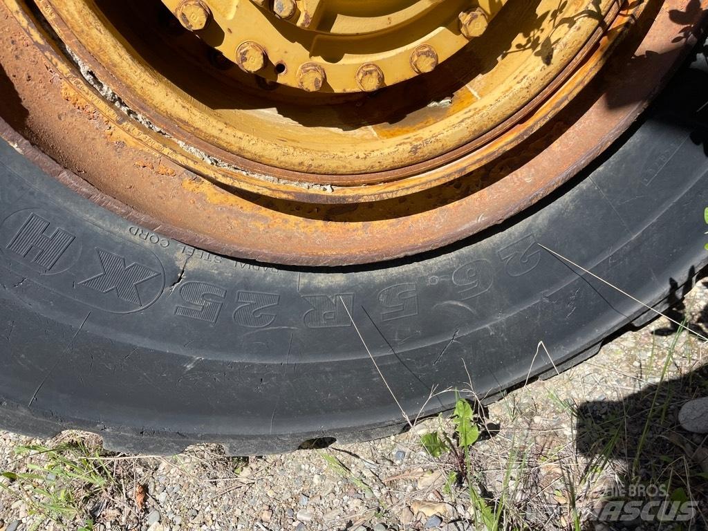 CAT 966 E Gumikerekes homlokrakodók