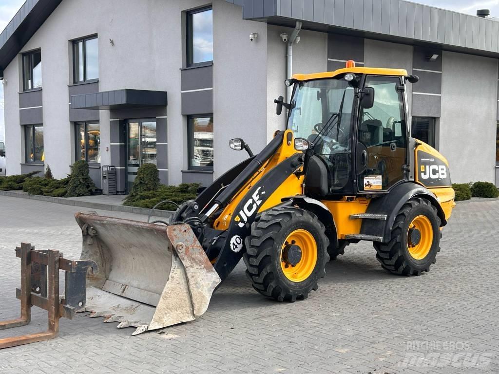 JCB 409 AGRI Gumikerekes homlokrakodók