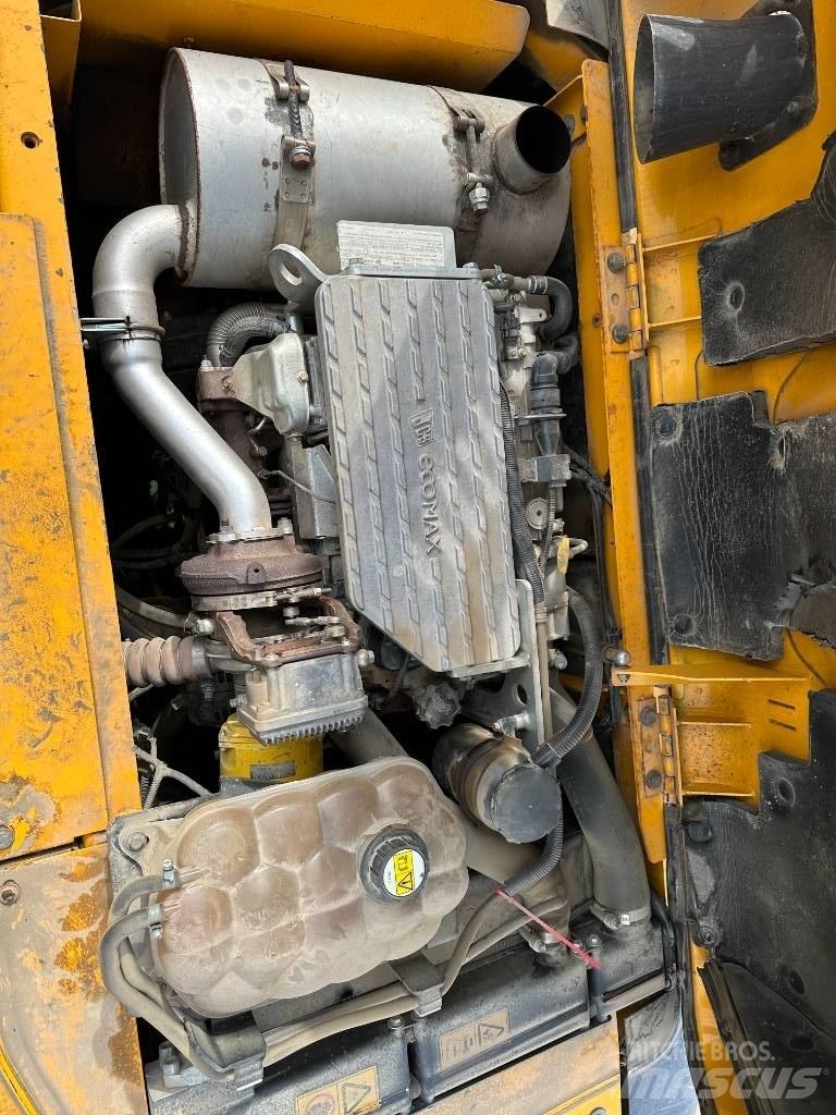 JCB JS 130 LC Lánctalpas kotrók