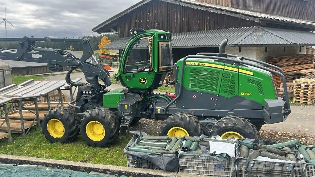John Deere 1270 G Betakarítók