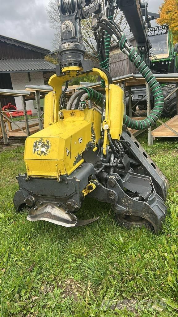 John Deere 1270 G Betakarítók