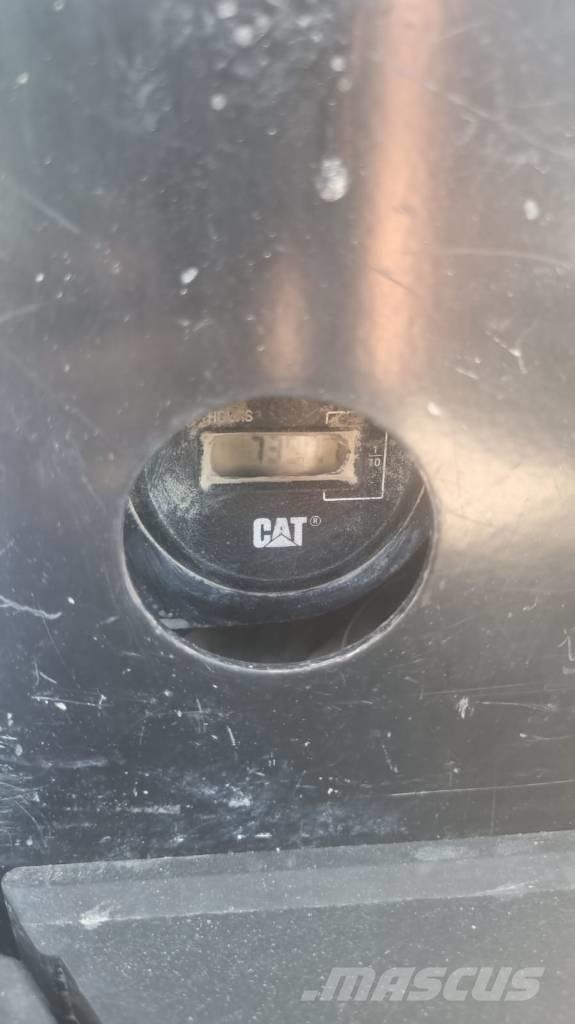 CAT 305.5 Mini kotrók < 7t