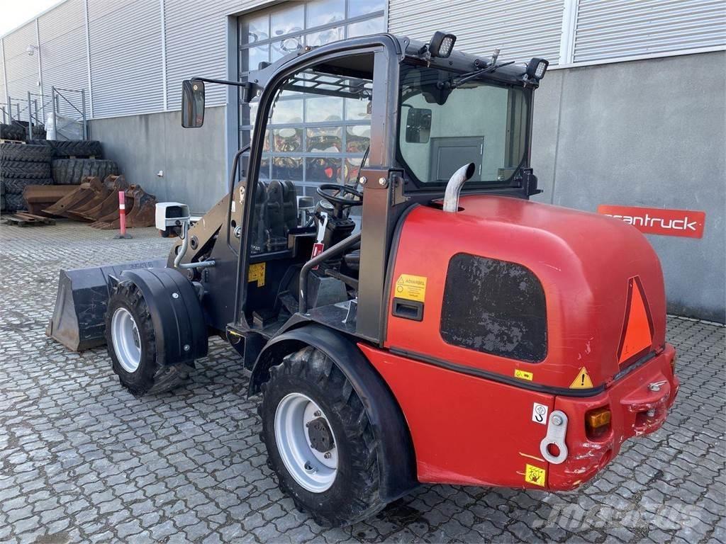 Weidemann 2070 Univerzális rakodók