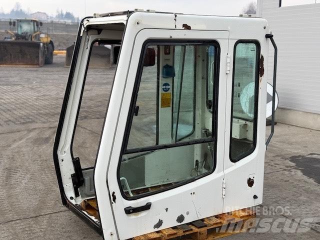 Liebherr R 944 B CAB Vezetőfülke és belső tartozékok