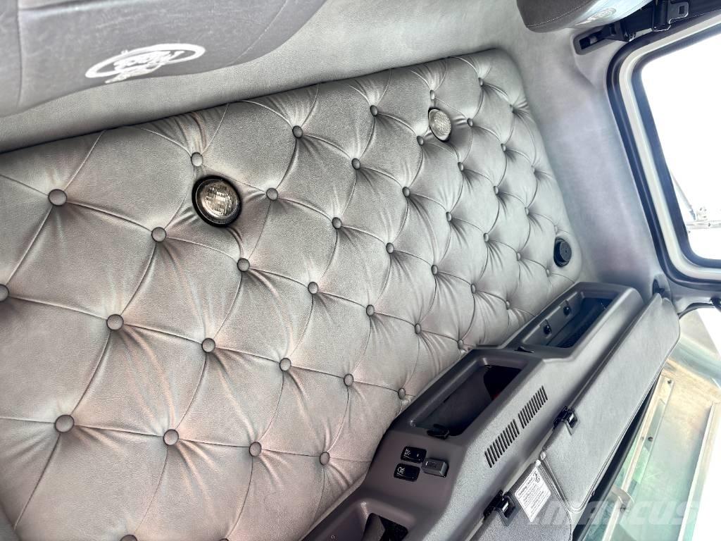 Mack GU713 Nyergesvontatók