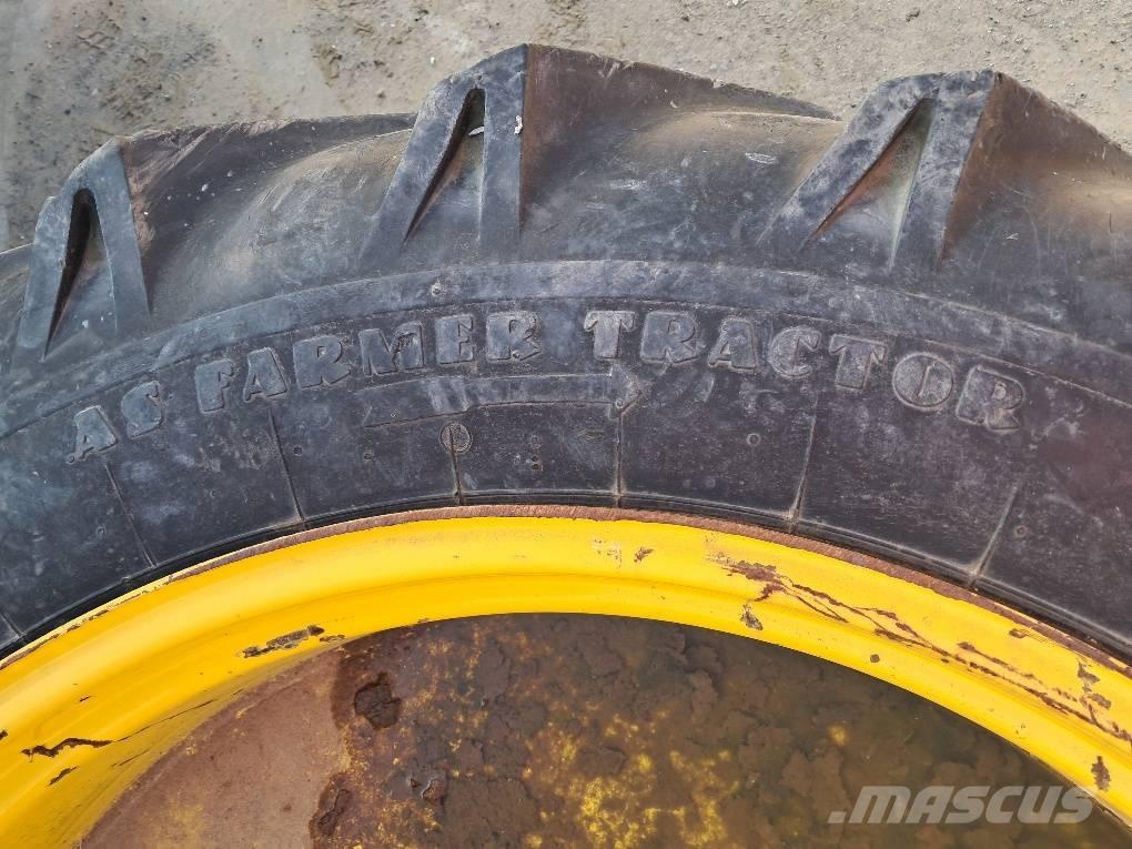 Record 12.4-36 Gumiabroncsok, kerekek és felnik