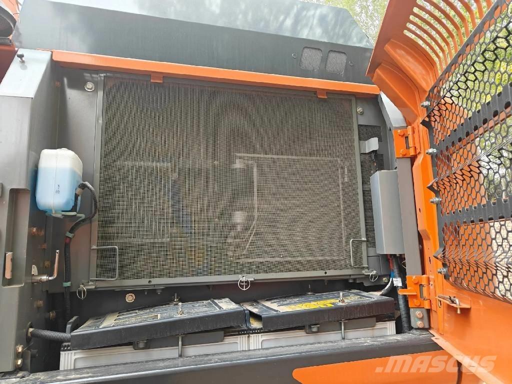 Hitachi ZX300 Lánctalpas kotrók