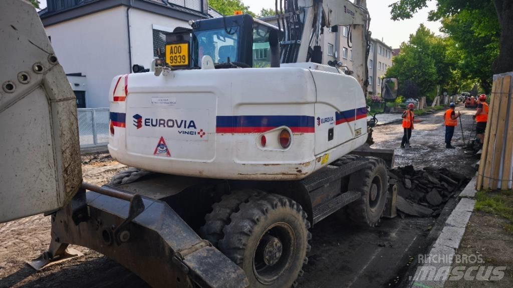 CAT 313 D Gumikerekes kotrók