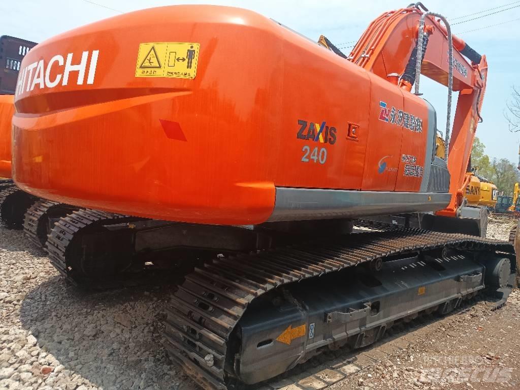 Hitachi ZX 240 Lánctalpas kotrók