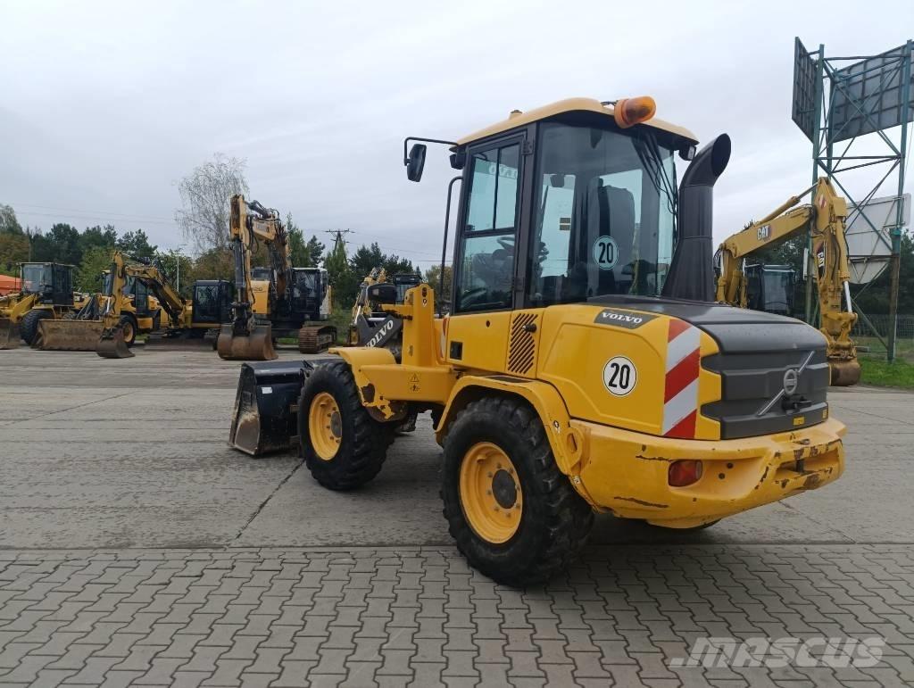 Volvo L 30 G Gumikerekes homlokrakodók