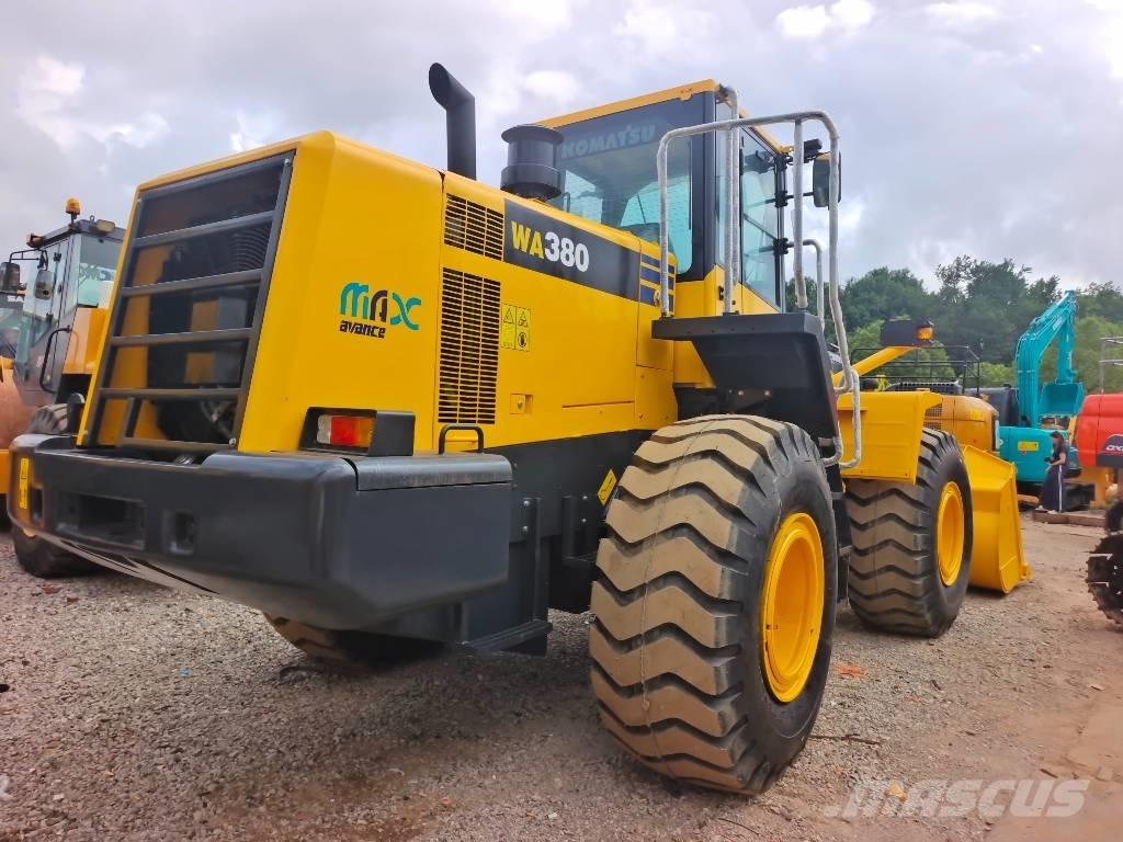 Komatsu WA 380 Gumikerekes homlokrakodók