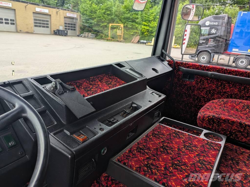 Volvo F 10 Platós / Ponyvás teherautók