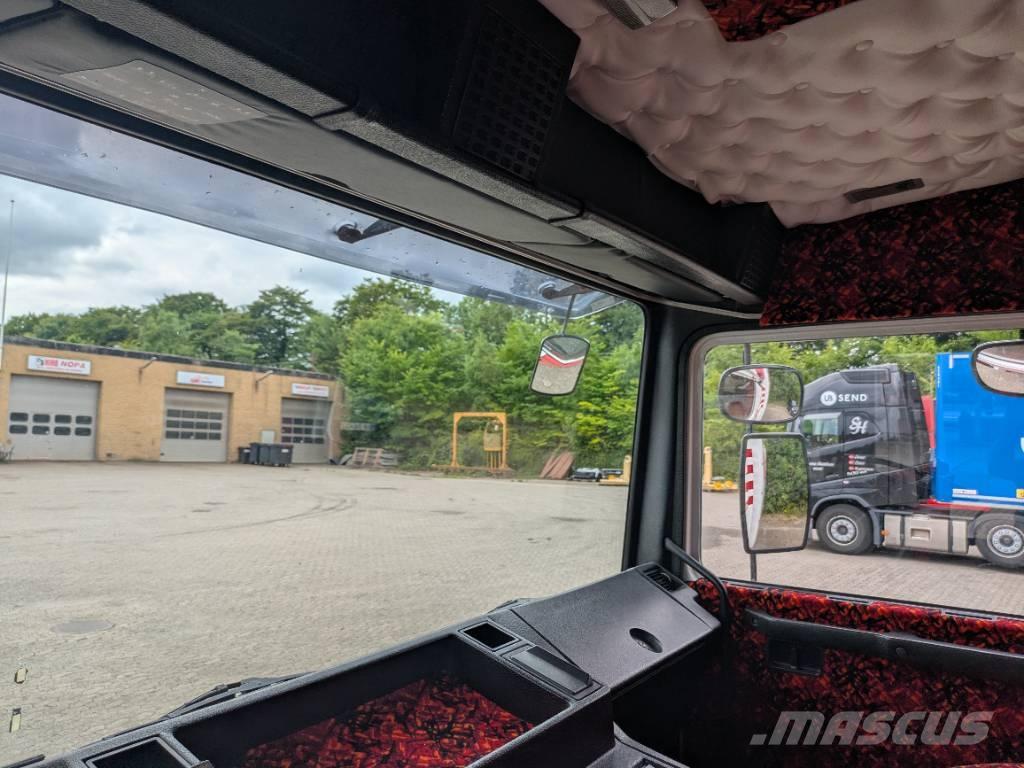 Volvo F 10 Platós / Ponyvás teherautók