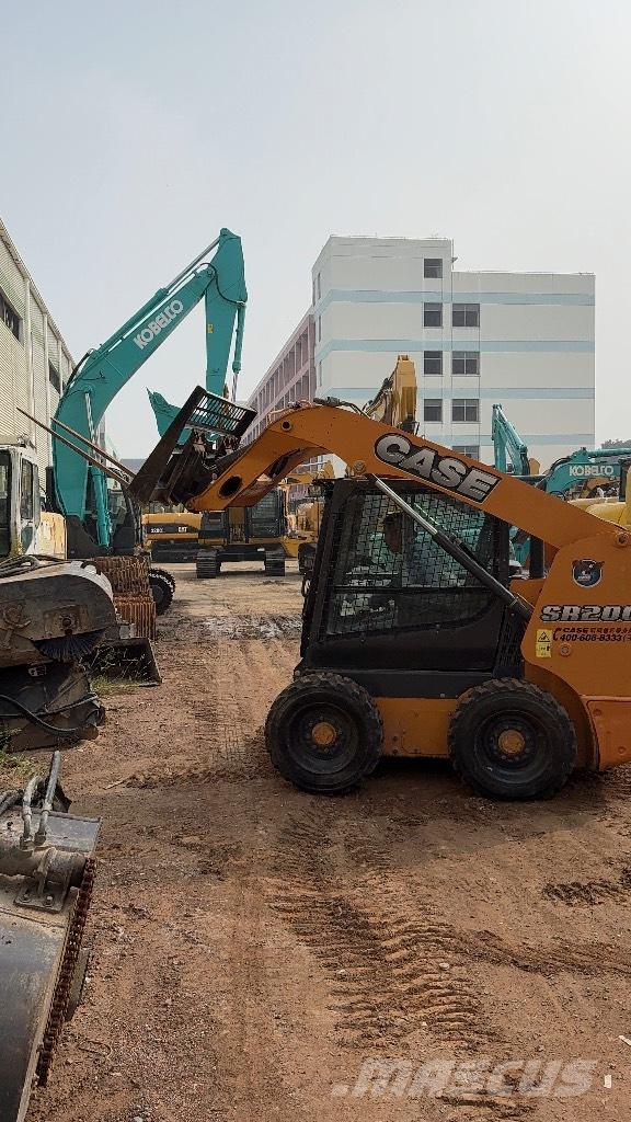 CASE SR200 Kompaktrakodók