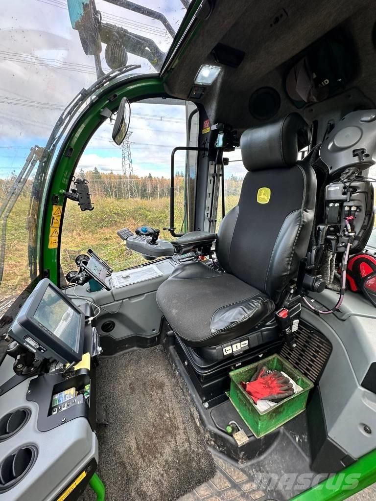 John Deere 1270 G Betakarítók