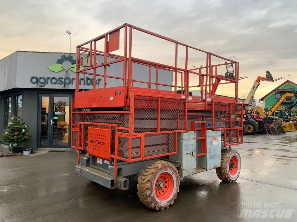 SkyJack SJ 8841 Ollós emelők