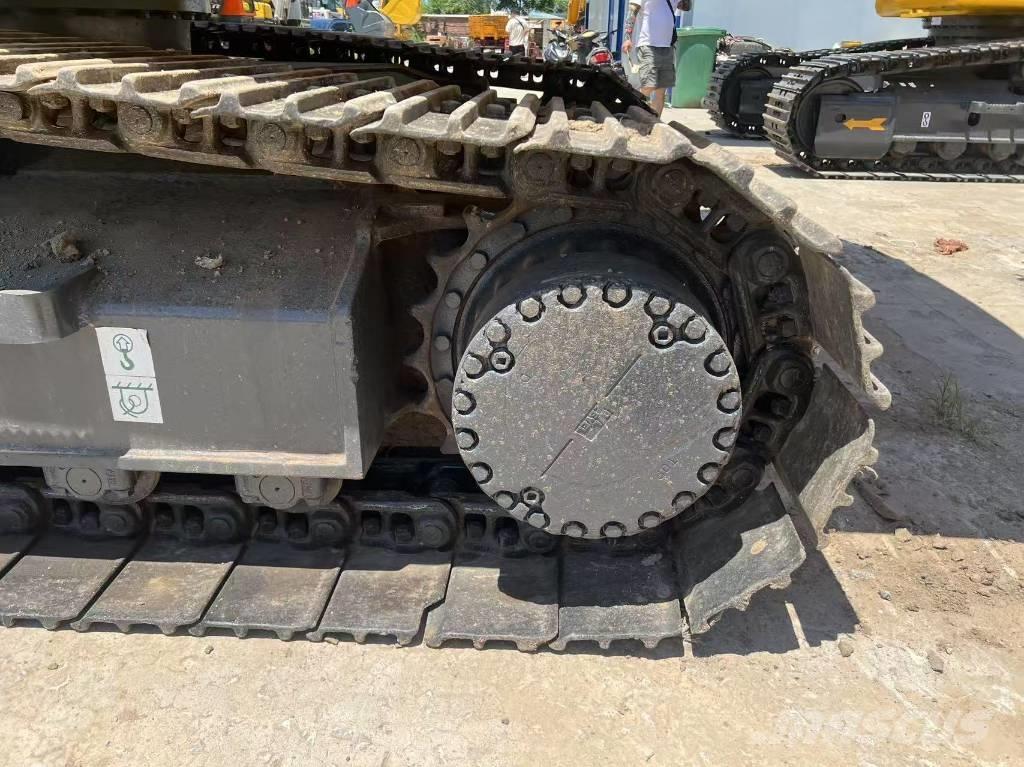 Komatsu 220 Lánctalpas kotrók