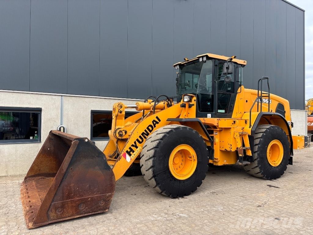 Hyundai HL 960 - 955 Gumikerekes homlokrakodók