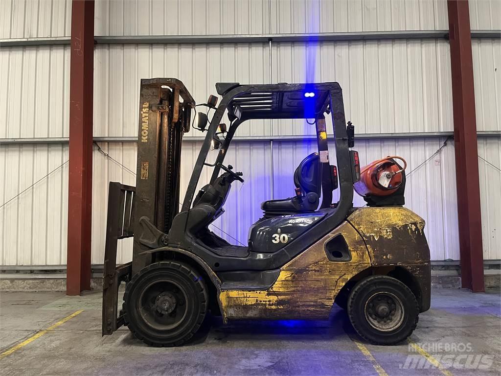 Komatsu FG30T-17 Gázüzemű targoncák