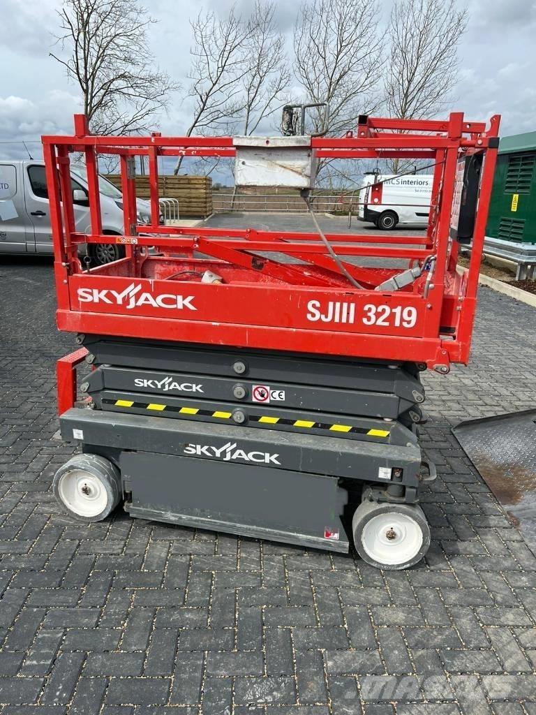 SkyJack SJ 3219 Ollós emelők