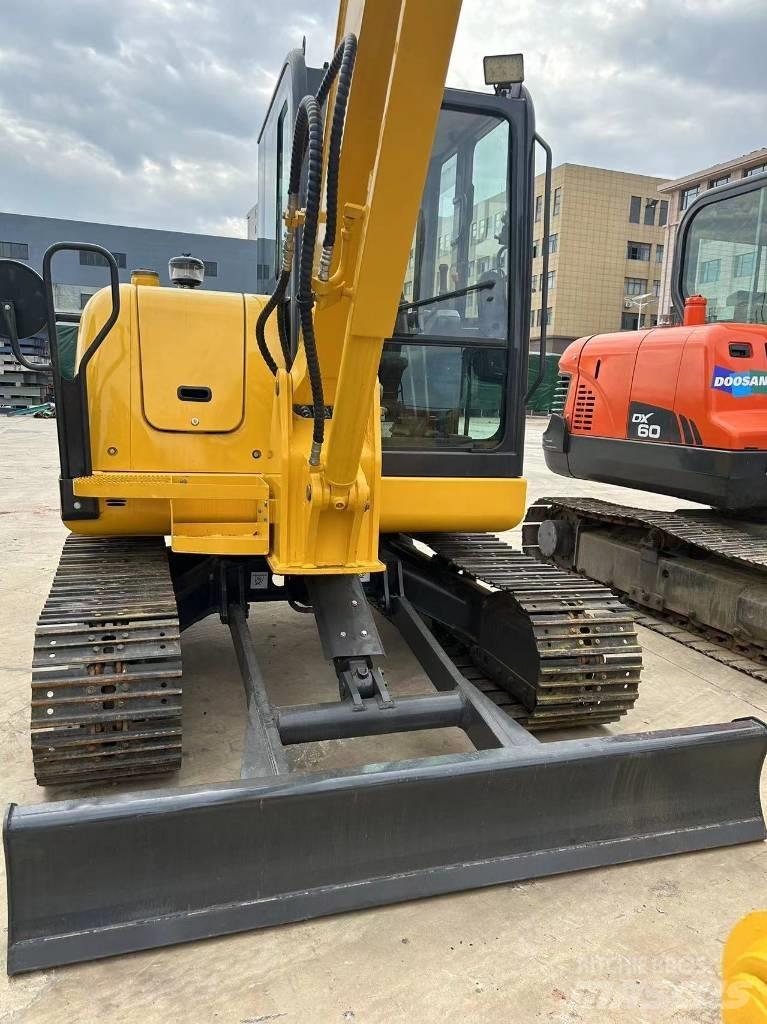 Komatsu PC 56 Mini kotrók < 7t