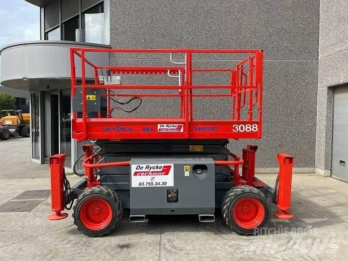 SkyJack SJ6832RT Ollós emelők