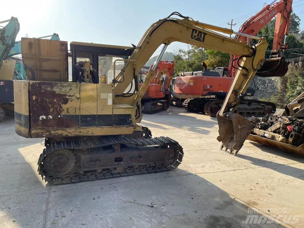 CAT E 70 B Lánctalpas kotrók