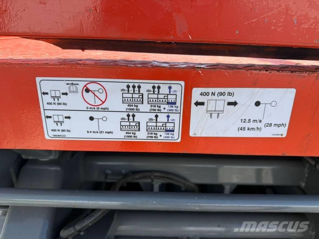 SkyJack SJ 4626 Ollós emelők