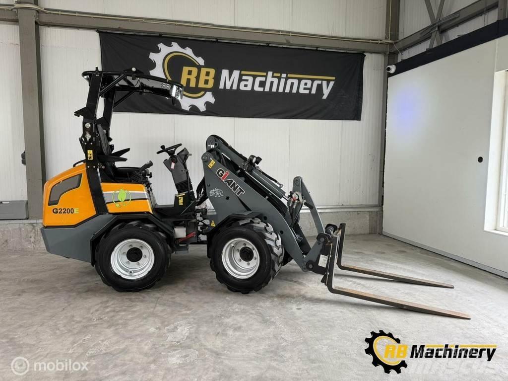 GiANT G2200E Gumikerekes homlokrakodók
