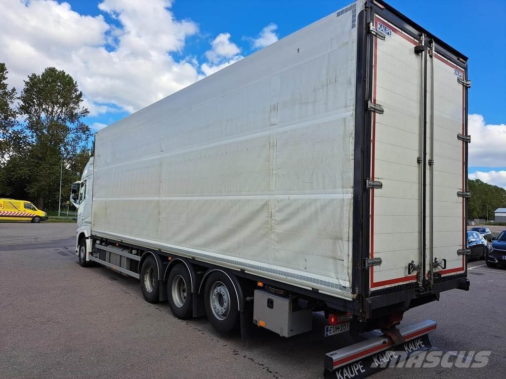 Volvo FH Platós / Ponyvás teherautók