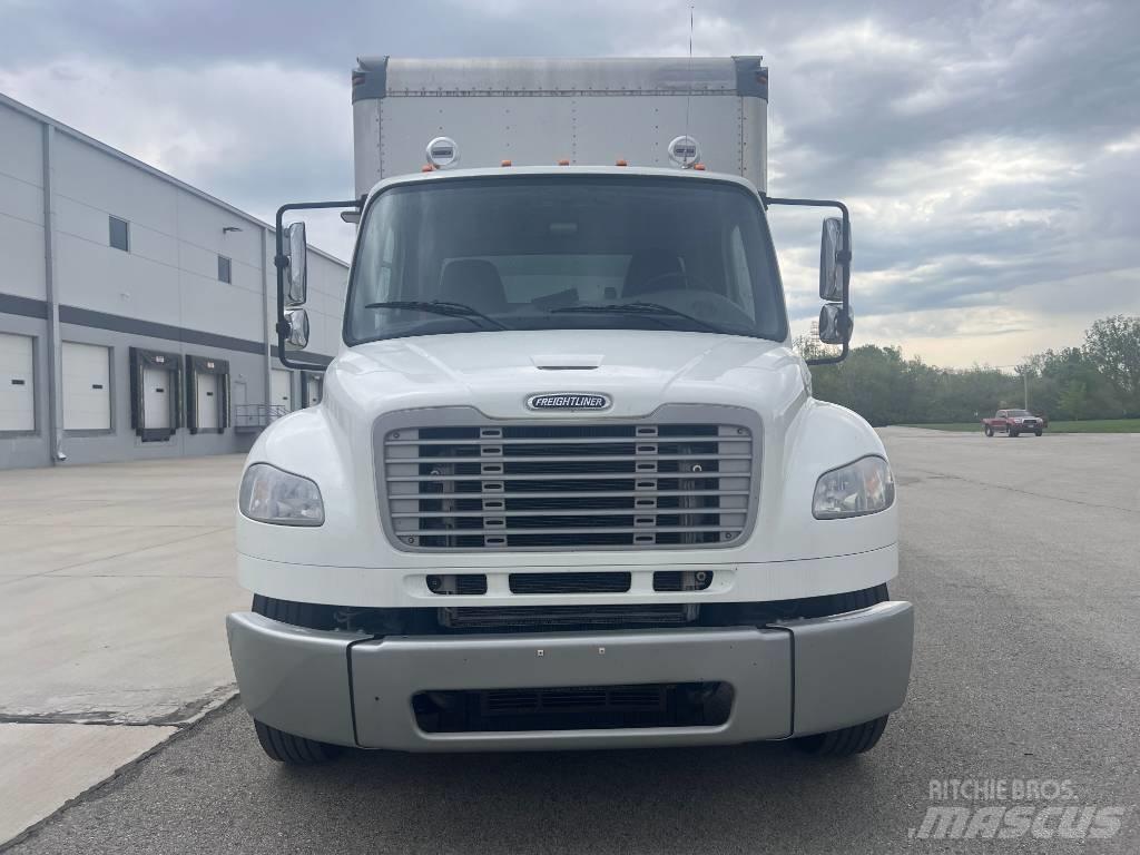Freightliner M 106 Dobozos teherautók