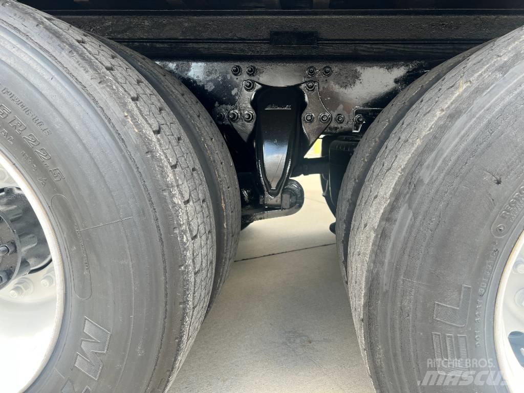 Freightliner M 106 Dobozos teherautók