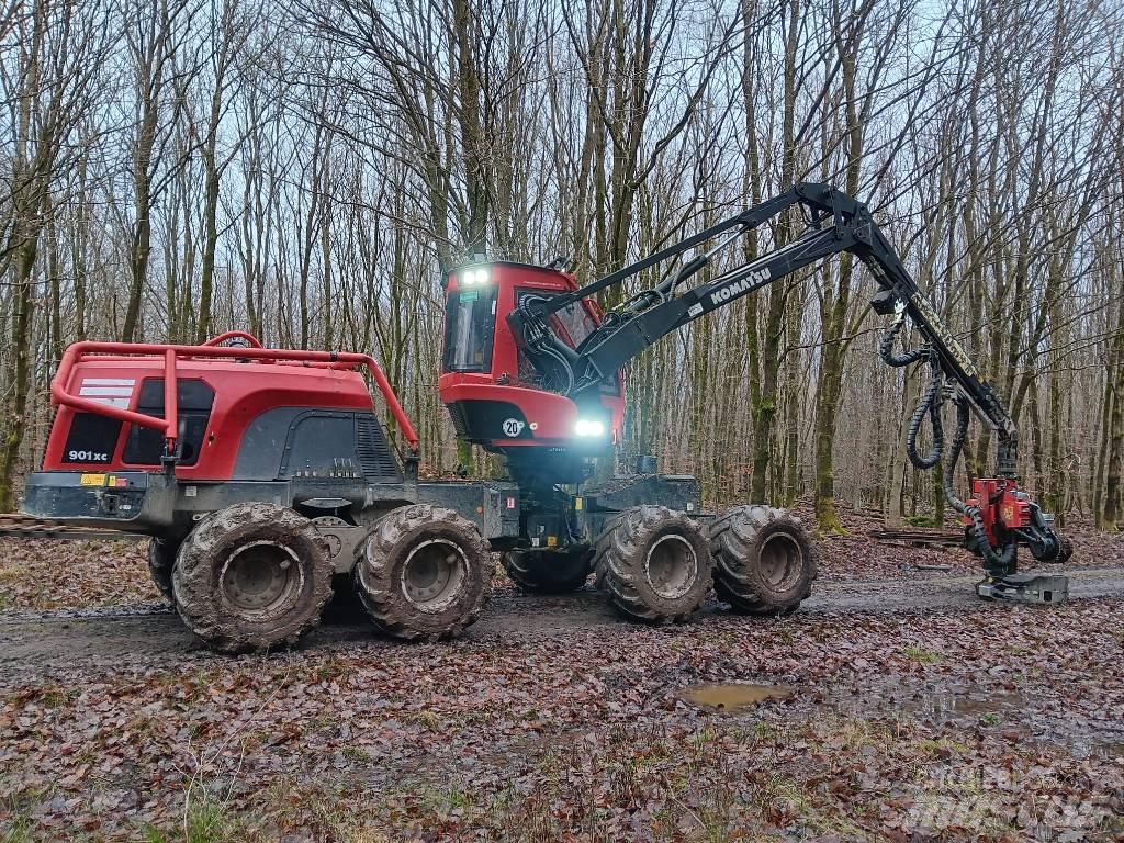 Komatsu 901 XC Betakarítók
