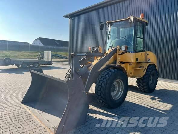 Volvo L 30 B Gumikerekes homlokrakodók