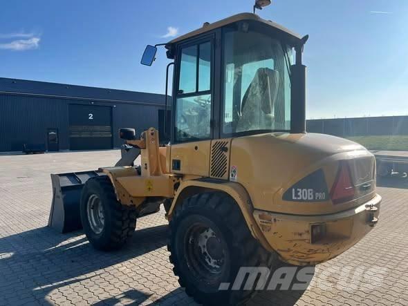 Volvo L 30 B Gumikerekes homlokrakodók