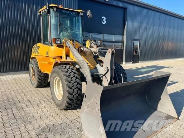 Volvo L 30 B Gumikerekes homlokrakodók