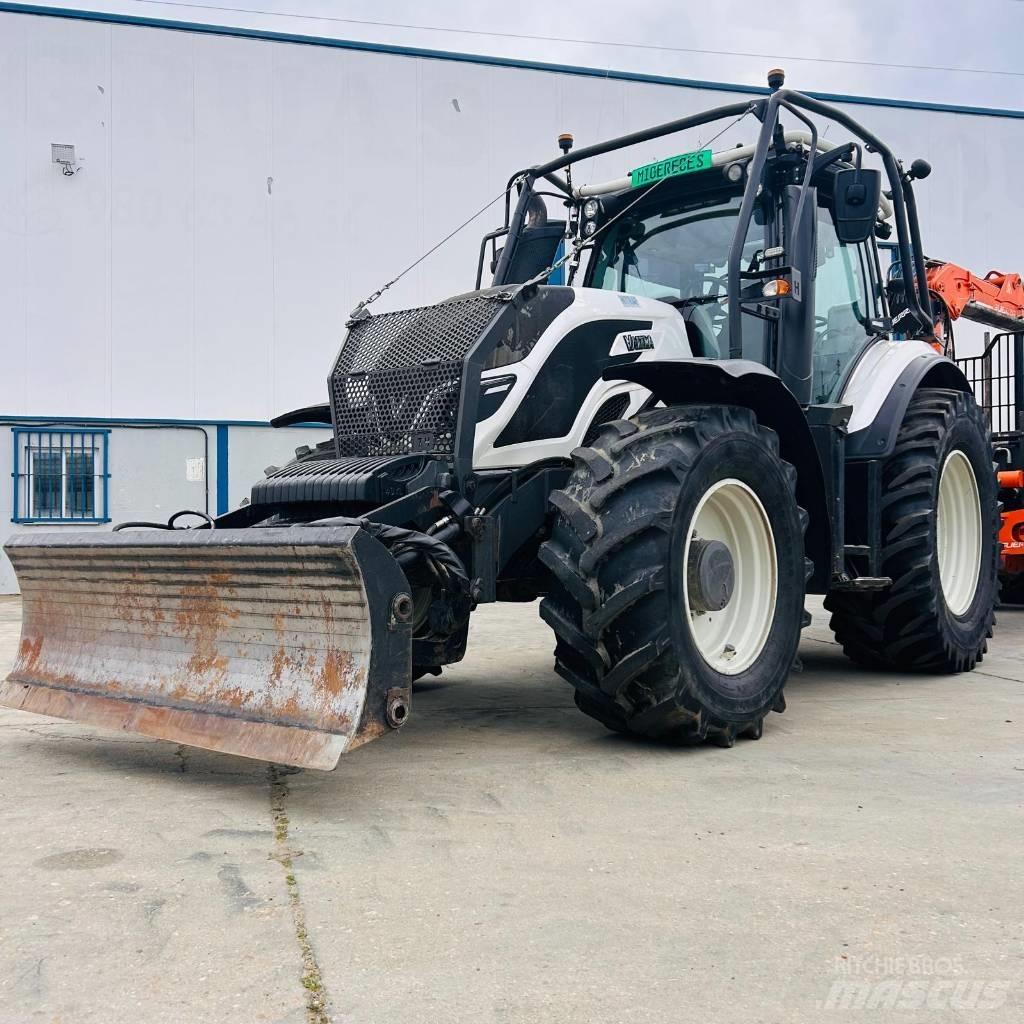 Valtra T 174 Traktorok