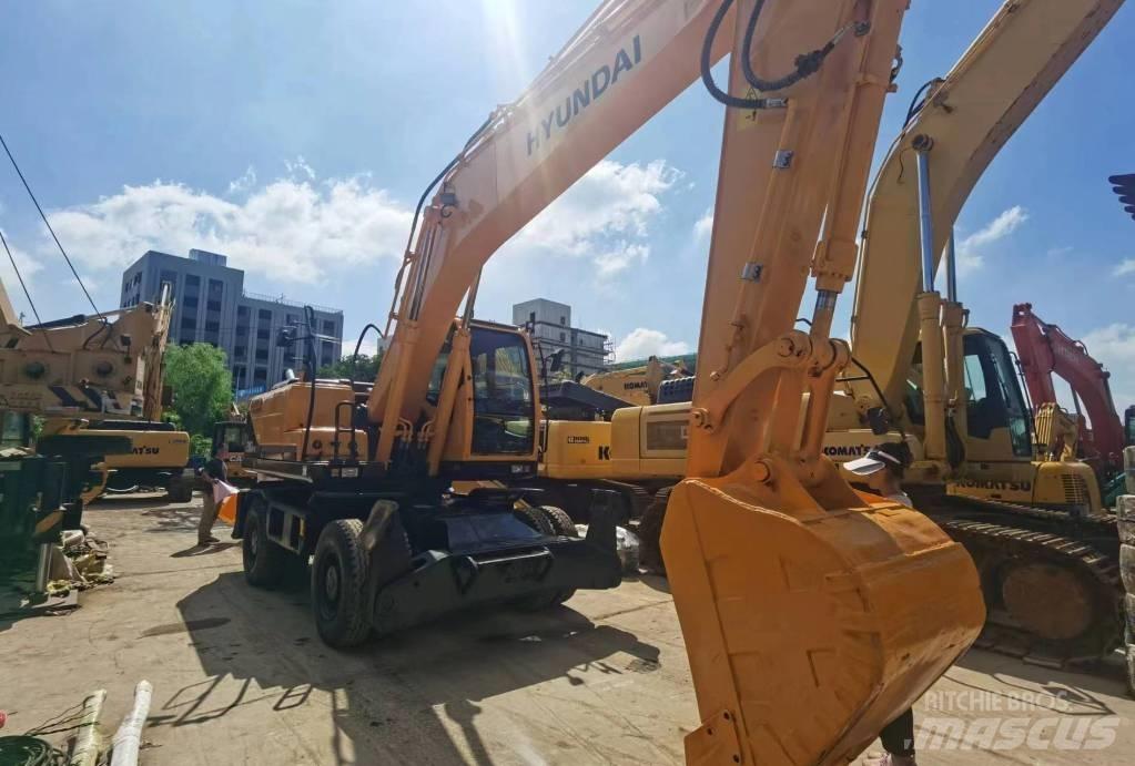 Hyundai R210W-9 Gumikerekes kotrók