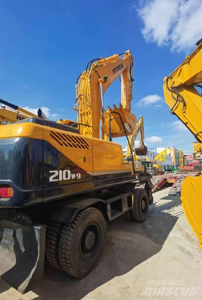 Hyundai R210W-9 Gumikerekes kotrók
