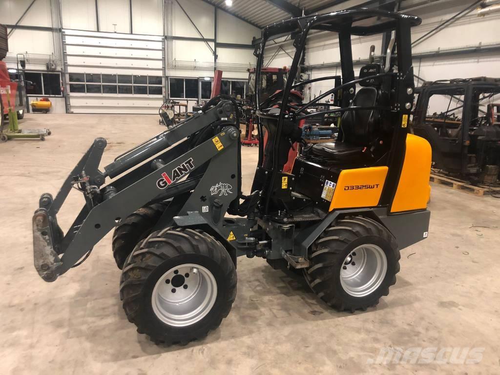 GiANT D 332 SWT Univerzális rakodók
